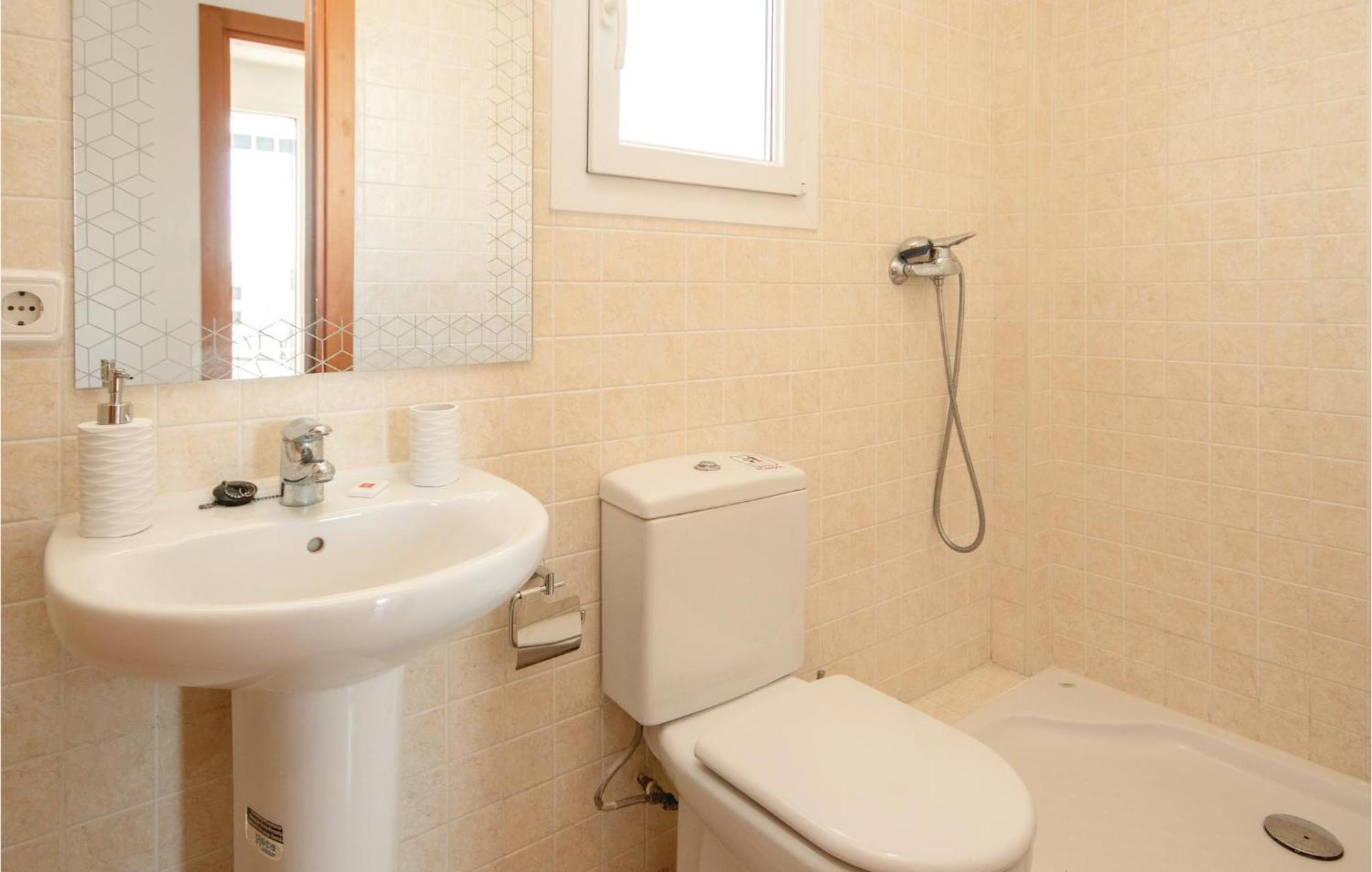 3 Bedroom Amazing Apartment In La Duquesa Castillo de Sabinillas Εξωτερικό φωτογραφία