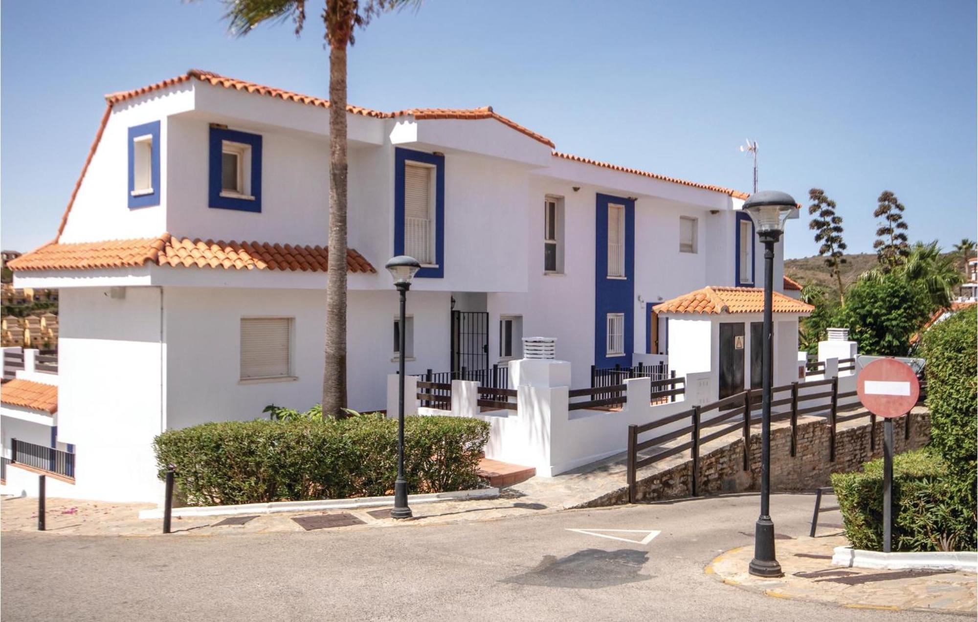 3 Bedroom Amazing Apartment In La Duquesa Castillo de Sabinillas Εξωτερικό φωτογραφία