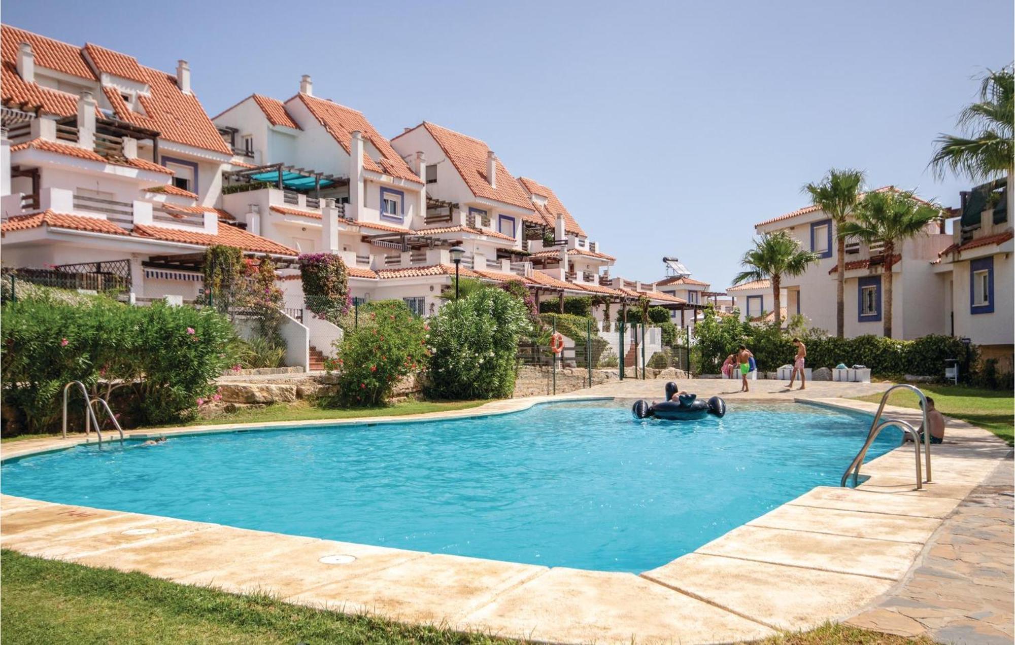 3 Bedroom Amazing Apartment In La Duquesa Castillo de Sabinillas Εξωτερικό φωτογραφία